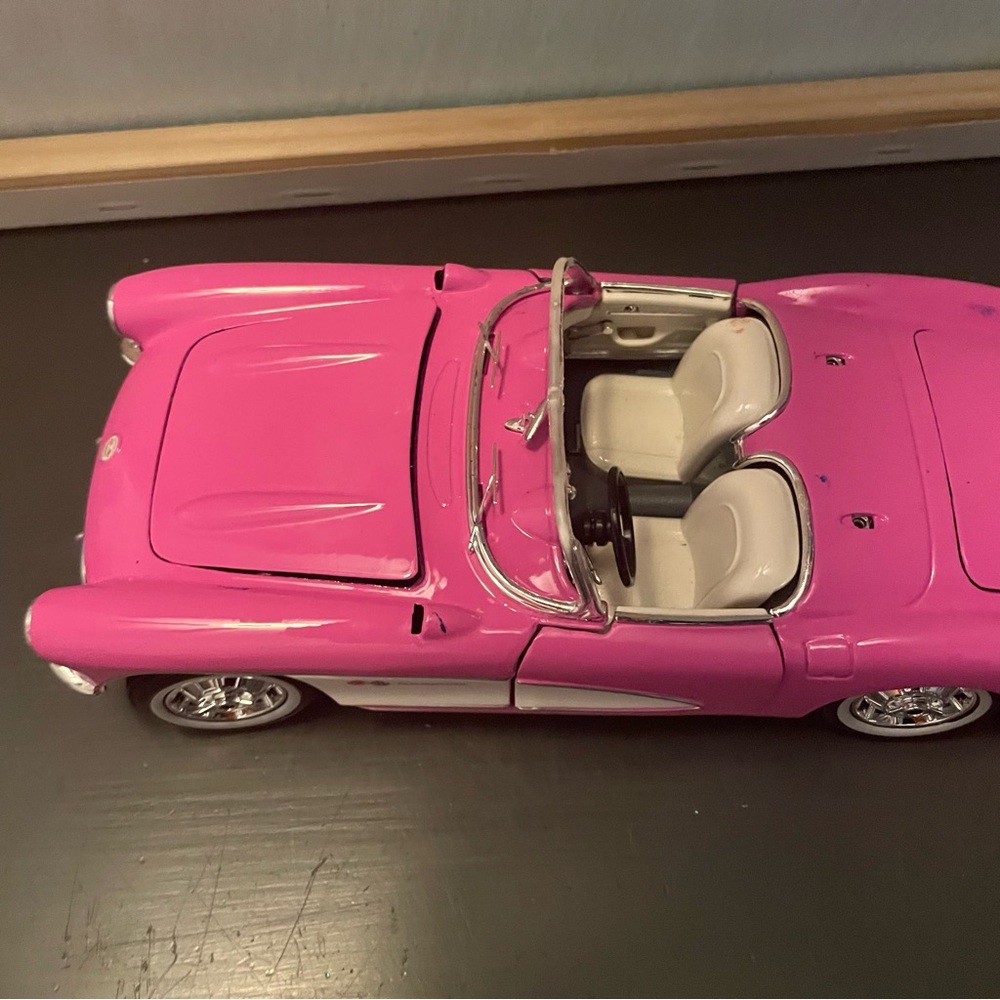 1957 Chevrolet Corvette Pink 1:18 Die Cast Car Maisto - Picture 2 of 12